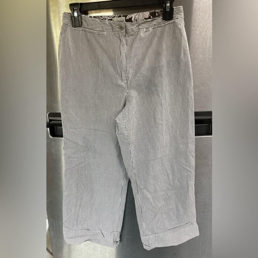 Chico's Cotton Capri white and‎ gray striped back pocket wide legs size J1 Cool